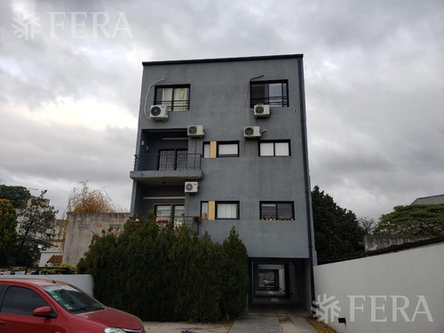 Imagen 1 de 9 de Venta Monoambiente Con Cochera Y Patio En Adrogue (30044)
