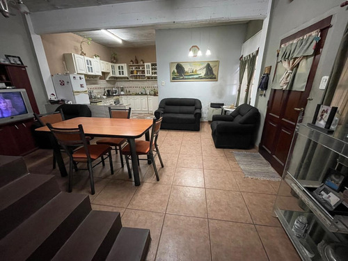 Imagen 2 de 7 de Venta Casa Sobre 220 M2 Proximo Al Acceso Oeste - Moreno Norte