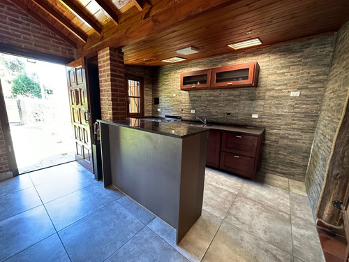 En Venta Chalet De 3 Ambientes Más Quincho. Reciclado. Zona Bosque Peralta Ramos