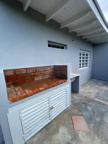 Casa Con Gran Parque Y Pileta