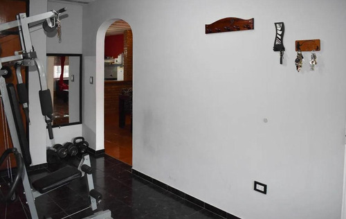 Casa Venta 2 Dormitorios 1 Baño 1 Patio 3 Cocheras 1140 Mts 2 Totales - Lisandro Olmos