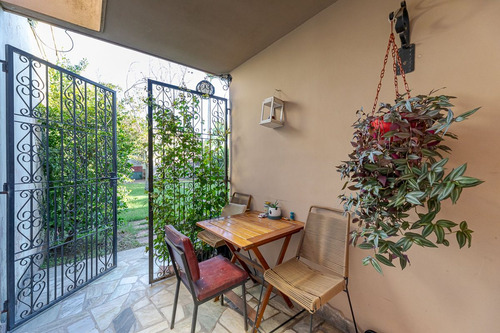 Venta Casa Dos Dormitorios Con Jardin En Fisherton
