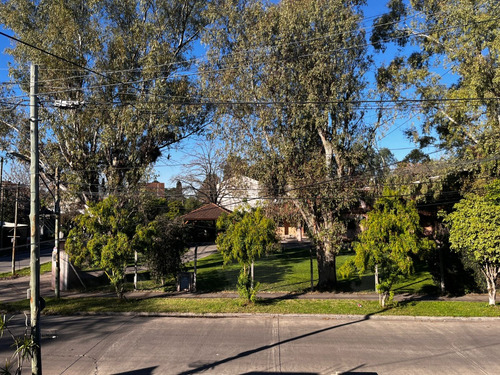Ph 3 Ambientes Con Jardín Y Cochera Cerca De Au. Acc. Oeste Bajada Santa Rosa