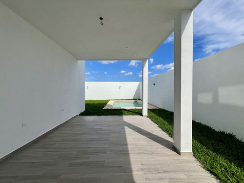 Casa En Venta En Morera, Cholul, De 4 Habitaciones Con Alberca