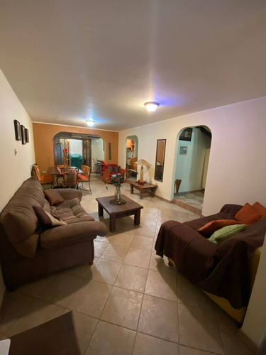 Casa Quinta Vacacional En Alquiler, Urbanización Las Quintas