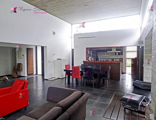 Moderna Casa San Rafael- Ref: 9266