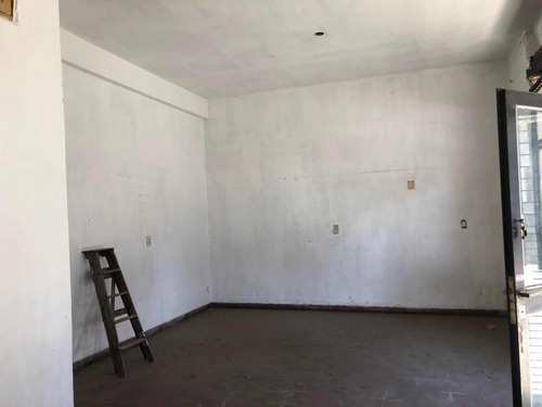 Local Depósito Monte Castro Entrada Directa A La Calle Sin Expensas Con Baño