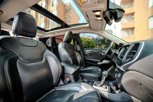 Jeep Cherokee 3.2 Longitude Plus