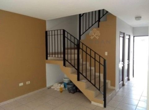Hurban Vende Casa En Villa Capri, Rancho Santa Mónica.