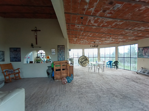 En Venta Terreno De 10,320.51 M2 Con Casa E Instalaciones Al Pie Del Cerro Del Picacho