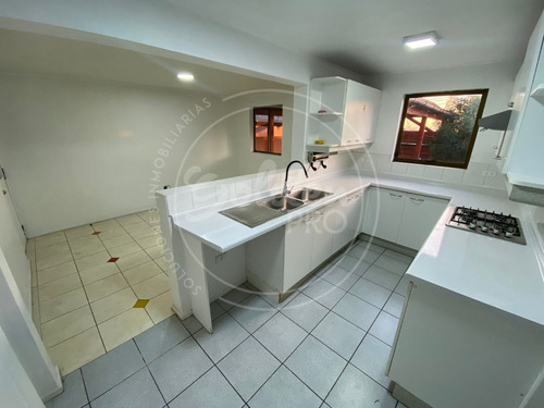 Casa 5 Dormitorios Condominio Jardines De La Viña La Florida