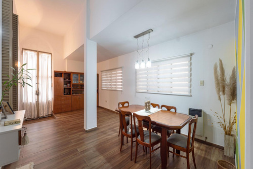 Venta - Casa De 3 Dormitorios, Patio Con Parrillero Y Terraza. Echesortu, Rosario.