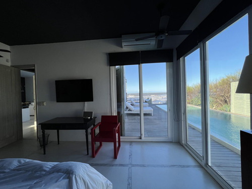 Casa En La Playa Primera Linea Del Mar. La Barra Punta Del Este.
