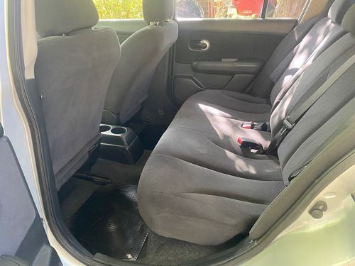 Nissan Tiida 1.8 Visia