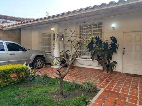 Casa En Venta, 750 Mts2 Urbanización El Castaño