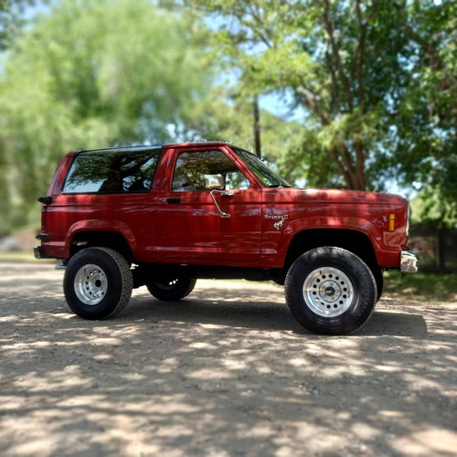 Ford Bronco XLT V6