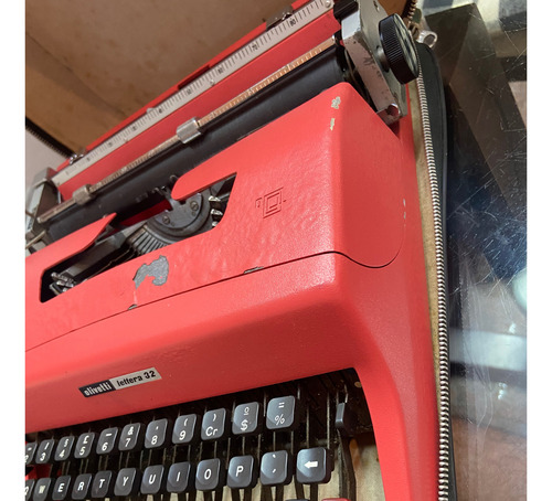 Máquina De Escrever Olivetti Lettera 32 Com Defeitos Leia (Usado)
