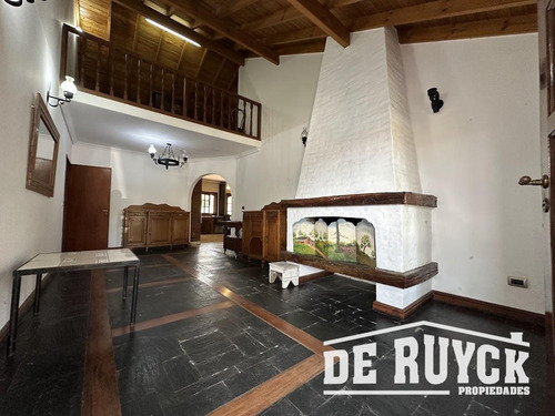 Chalet En Pleno Barrio Los Cedros