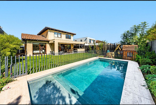 Se Vende 3d, 3b, Jardín Formado, Quincho, Piscina