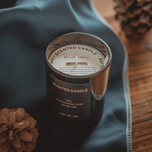 A Vela De Sándalo En Vaso Negro De Cera De Soya Aromaterapia
