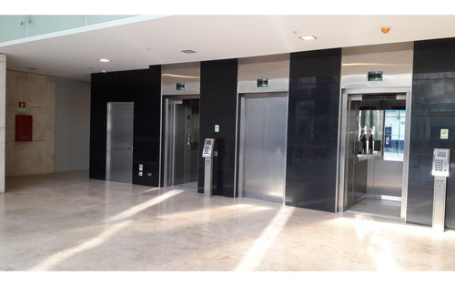 2 Oficinas Morandé Con Estacionamiento