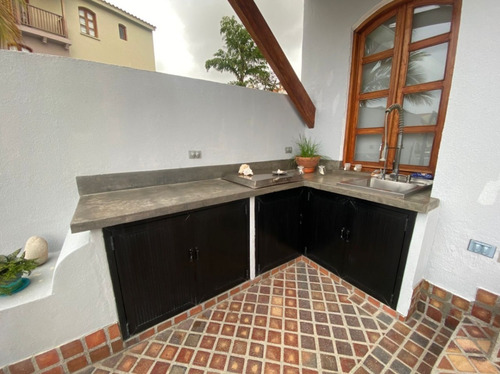 Imagen 27 de 30 de En Venta Moderna E Impecable Casa En Res. Pueblo Viejo.