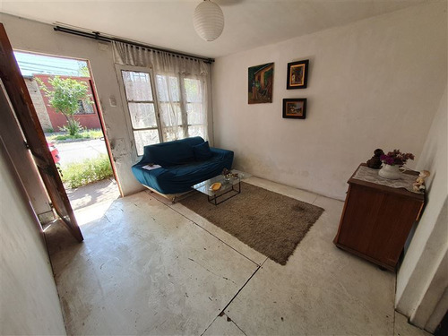 Casa En Venta De 2 Dorm. En Estación Central