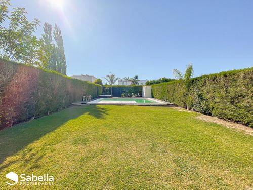 Venta De Casa En City Bell, Barrio El Quimilar