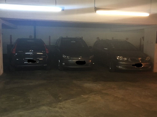 Imagen 3 de 4 de Cochera Con Portón Automático En El Centro De San Isidro