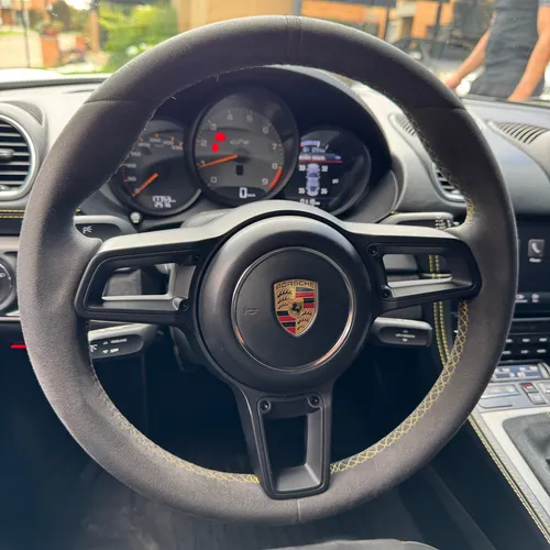 Porsche 718 Cayman GT4