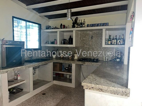 Amplio Y Moderna Casa De 2 Niveles En Venta Cabudare. Urbanizacion Valle Hondo 25-15492 As-f