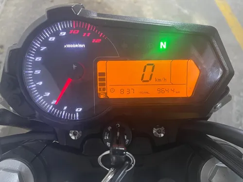Vendo Moto Benelli Tnt 135 Amarillo 2023 Con Accesorios