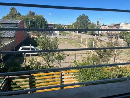Imagen 2 de 11 de Dúplex En Venta De 2 Dormitorios C/ Cochera En Centenario