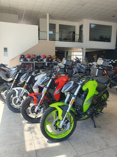 Imagen 2 de 15 de Benelli 180 S