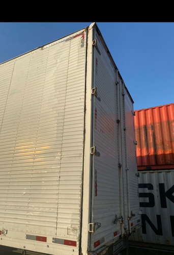 Imagem 4 de 8 de Baú De 28 Pallets Com 15 Mts Comprimento Com Pneus Randon