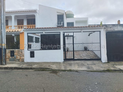 Casa Para Remodelar A Tu Gusto ,calle Ciega Inm, Patio Con Parrillera, Tanque. La Esmeralda