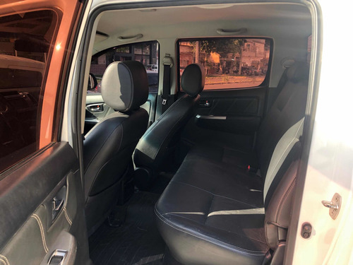 Imagen 9 de 12 de Toyota Hilux 2014 3.0 Cd Srv 171cv 4x2