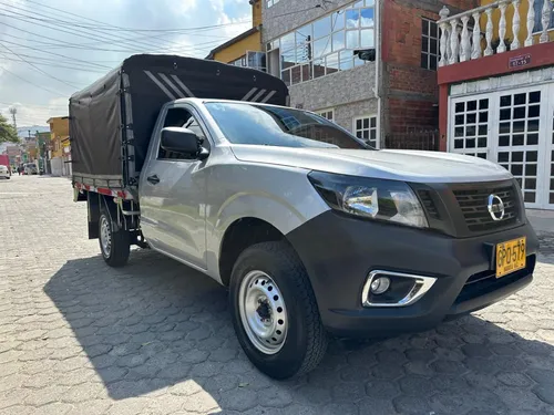 Nissan Np300 Frontier 2.5 Mt 4x2 Estaca