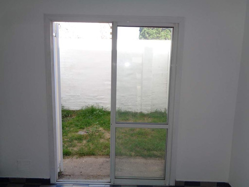 Barrio Alta Córdoba - Casa De 2 Dormitorios, Amplia Y Luminosa Con Cochera Cubierta, Cocina Comedor, 2 Baños Y Patio Con Césped