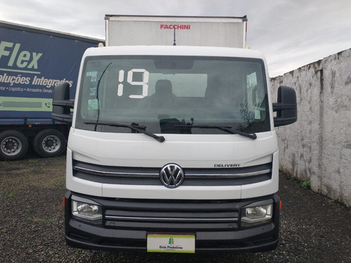 Imagem 2 de 14 de Volkswagen Express Ano 2019 Baú Carga Seca Facchini