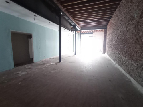 Imagen 5 de 10 de Local Comercial - Sarandí Y 33 , 300 M2 De Salón, 13 Mts De Frente, Único !!