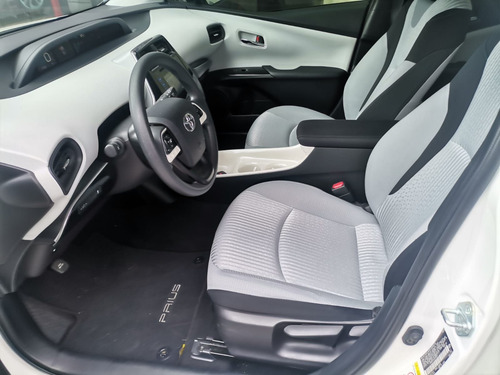 Imagen 8 de 10 de Toyota Prius 2018 1.8 Base Hibrido At