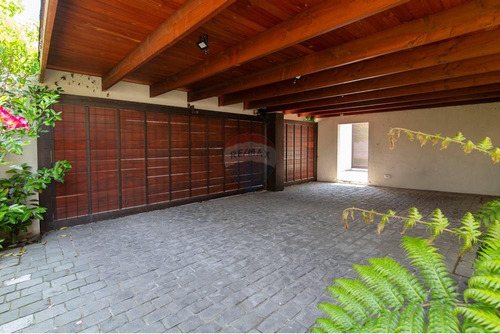Linda Casa En Lo Barnechea: Espacios Y Comodidad