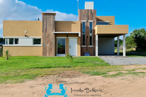 Costa Esmeralda Venta Casa Barrio Residencial 0100 Piscina