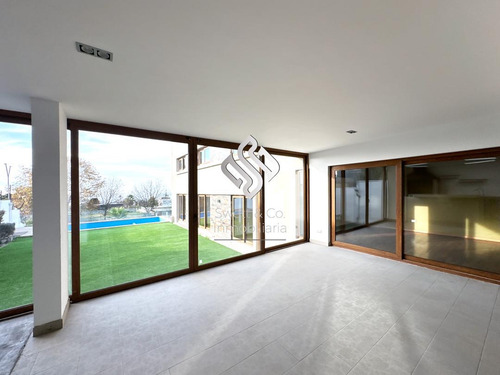 Venta Casa Blanca Estela 760 M2 7 Habitaciones Bosques