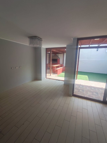 Casa Con Terraza Y Quincho Con Acceso A Laguna