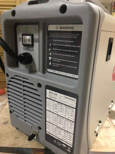 Máquina De Soldar 3 En 1 Kende (arco/tig/mig)