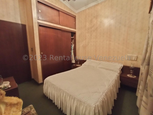 Amplia Y Fresca Casa En Venta Ubicada En Maracay Urb El Centro Db 23-28368