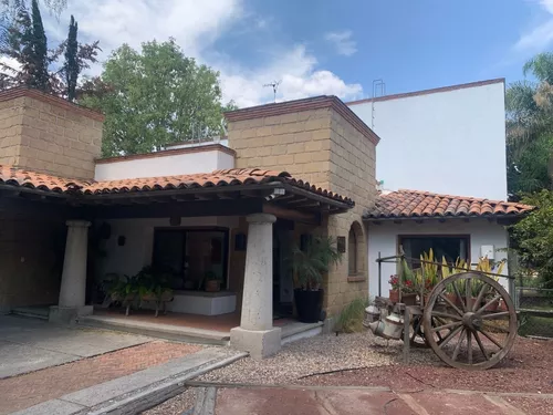 Casas en Venta en Club De Golf Balvanera Polo y Country Club, Corregidora |  Metros Cúbicos