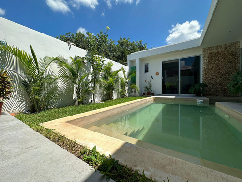 Casa En Venta Merida, Conkal, En Privada, Entrega Inmediata.